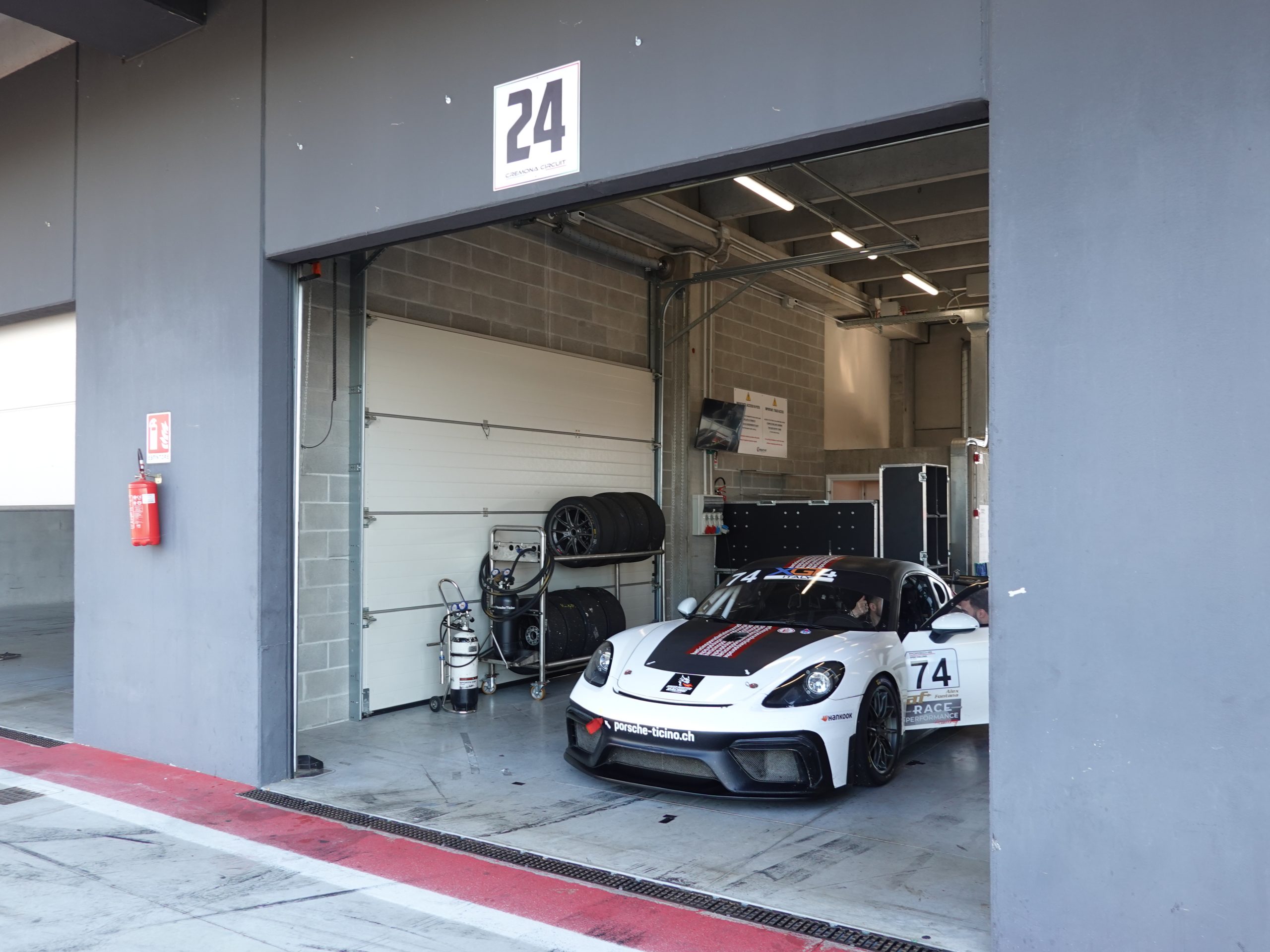 Porsche Ticino GT4